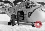 Standbild USA H-19 Hubschrauber Bludenz Österreich, 1954, aus Sekunde 30 historischem Filmmaterial Videoclip 65675042924