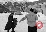 Standbild USA H-19 Hubschrauber Bludenz Österreich, 1954, aus Sekunde 51 historischem Filmmaterial Videoclip 65675042925