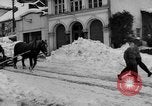 Standbild beim Schneeschaufeln Bludenz Österreich, 1954, aus Sekunde 8 historischem Filmmaterial Videoclip 65675042927