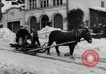 Standbild beim Schneeschaufeln Bludenz Österreich, 1954, aus Sekunde 12 historischem Filmmaterial Videoclip 65675042927