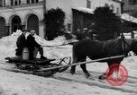 Standbild beim Schneeschaufeln Bludenz Österreich, 1954, aus Sekunde 14 historischem Filmmaterial Videoclip 65675042927