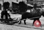 Standbild beim Schneeschaufeln Bludenz Österreich, 1954, aus Sekunde 15 historischem Filmmaterial Videoclip 65675042927