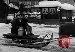 Standbild beim Schneeschaufeln Bludenz Österreich, 1954, aus Sekunde 18 historischem Filmmaterial Videoclip 65675042927