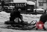 Standbild beim Schneeschaufeln Bludenz Österreich, 1954, aus Sekunde 19 historischem Filmmaterial Videoclip 65675042927