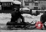 Standbild beim Schneeschaufeln Bludenz Österreich, 1954, aus Sekunde 20 historischem Filmmaterial Videoclip 65675042927