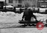 Standbild beim Schneeschaufeln Bludenz Österreich, 1954, aus Sekunde 22 historischem Filmmaterial Videoclip 65675042927
