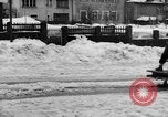 Standbild beim Schneeschaufeln Bludenz Österreich, 1954, aus Sekunde 24 historischem Filmmaterial Videoclip 65675042927