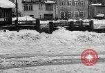 Standbild beim Schneeschaufeln Bludenz Österreich, 1954, aus Sekunde 25 historischem Filmmaterial Videoclip 65675042927