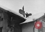 Standbild beim Schneeschaufeln Bludenz Österreich, 1954, aus Sekunde 30 historischem Filmmaterial Videoclip 65675042927