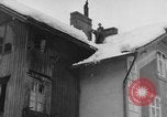 Standbild beim Schneeschaufeln Bludenz Österreich, 1954, aus Sekunde 34 historischem Filmmaterial Videoclip 65675042927