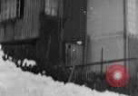 Standbild beim Schneeschaufeln Bludenz Österreich, 1954, aus Sekunde 35 historischem Filmmaterial Videoclip 65675042927