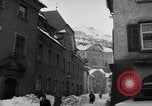 Standbild beim Schneeschaufeln Bludenz Österreich, 1954, aus Sekunde 41 historischem Filmmaterial Videoclip 65675042927