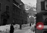 Standbild beim Schneeschaufeln Bludenz Österreich, 1954, aus Sekunde 42 historischem Filmmaterial Videoclip 65675042927