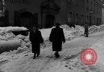 Standbild beim Schneeschaufeln Bludenz Österreich, 1954, aus Sekunde 45 historischem Filmmaterial Videoclip 65675042927