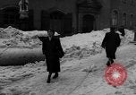 Standbild beim Schneeschaufeln Bludenz Österreich, 1954, aus Sekunde 46 historischem Filmmaterial Videoclip 65675042927