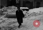 Standbild beim Schneeschaufeln Bludenz Österreich, 1954, aus Sekunde 47 historischem Filmmaterial Videoclip 65675042927