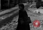Standbild beim Schneeschaufeln Bludenz Österreich, 1954, aus Sekunde 50 historischem Filmmaterial Videoclip 65675042927