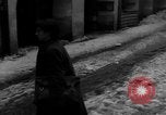 Standbild beim Schneeschaufeln Bludenz Österreich, 1954, aus Sekunde 51 historischem Filmmaterial Videoclip 65675042927