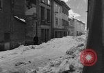 Standbild beim Schneeschaufeln Bludenz Österreich, 1954, aus Sekunde 62 historischem Filmmaterial Videoclip 65675042927