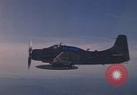 Standbild 1E Skyraider Südostasien, 1966, aus Sekunde 20 historischem Filmmaterial Videoclip 65675042964