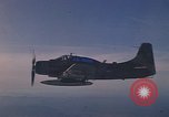 Standbild 1E Skyraider Südostasien, 1966, aus Sekunde 22 historischem Filmmaterial Videoclip 65675042964