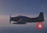 Standbild 1E Skyraider Südostasien, 1966, aus Sekunde 24 historischem Filmmaterial Videoclip 65675042964