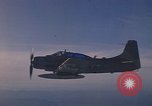 Standbild 1E Skyraider Südostasien, 1966, aus Sekunde 27 historischem Filmmaterial Videoclip 65675042964