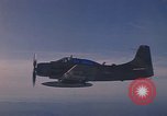Standbild 1E Skyraider Südostasien, 1966, aus Sekunde 30 historischem Filmmaterial Videoclip 65675042964