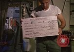 Standbild Crew Mitglied innerhalb einer Bergung HC-130H Südostasien, 1966, aus Sekunde 4 historischem Filmmaterial Videoclip 65675042965