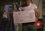 Standbild Crew Mitglied innerhalb einer Bergung HC-130H Südostasien, 1966, aus Sekunde 5 historischem Filmmaterial Videoclip 65675042965