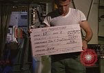 Standbild Crew Mitglied innerhalb einer Bergung HC-130H Südostasien, 1966, aus Sekunde 6 historischem Filmmaterial Videoclip 65675042965