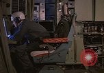 Standbild Crew Mitglied innerhalb einer Bergung HC-130H Südostasien, 1966, aus Sekunde 8 historischem Filmmaterial Videoclip 65675042965