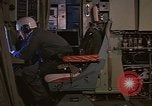 Standbild Crew Mitglied innerhalb einer Bergung HC-130H Südostasien, 1966, aus Sekunde 9 historischem Filmmaterial Videoclip 65675042965