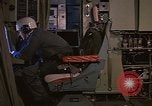 Standbild Crew Mitglied innerhalb einer Bergung HC-130H Südostasien, 1966, aus Sekunde 10 historischem Filmmaterial Videoclip 65675042965