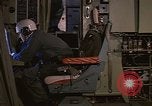 Standbild Crew Mitglied innerhalb einer Bergung HC-130H Südostasien, 1966, aus Sekunde 13 historischem Filmmaterial Videoclip 65675042965
