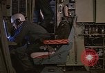 Standbild Crew Mitglied innerhalb einer Bergung HC-130H Südostasien, 1966, aus Sekunde 14 historischem Filmmaterial Videoclip 65675042965