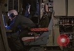 Standbild Crew Mitglied innerhalb einer Bergung HC-130H Südostasien, 1966, aus Sekunde 15 historischem Filmmaterial Videoclip 65675042965