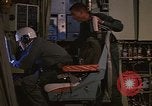 Standbild Crew Mitglied innerhalb einer Bergung HC-130H Südostasien, 1966, aus Sekunde 18 historischem Filmmaterial Videoclip 65675042965