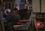 Standbild Crew Mitglied innerhalb einer Bergung HC-130H Südostasien, 1966, aus Sekunde 19 historischem Filmmaterial Videoclip 65675042965