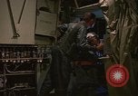 Standbild Crew Mitglied innerhalb einer Bergung HC-130H Südostasien, 1966, aus Sekunde 22 historischem Filmmaterial Videoclip 65675042965