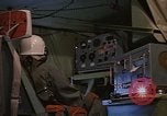 Standbild Crew Mitglied innerhalb einer Bergung HC-130H Südostasien, 1966, aus Sekunde 29 historischem Filmmaterial Videoclip 65675042965