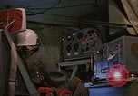 Standbild Crew Mitglied innerhalb einer Bergung HC-130H Südostasien, 1966, aus Sekunde 30 historischem Filmmaterial Videoclip 65675042965