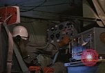 Standbild Crew Mitglied innerhalb einer Bergung HC-130H Südostasien, 1966, aus Sekunde 37 historischem Filmmaterial Videoclip 65675042965