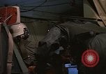 Standbild Crew Mitglied innerhalb einer Bergung HC-130H Südostasien, 1966, aus Sekunde 41 historischem Filmmaterial Videoclip 65675042965