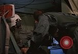 Standbild Crew Mitglied innerhalb einer Bergung HC-130H Südostasien, 1966, aus Sekunde 43 historischem Filmmaterial Videoclip 65675042965