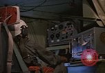 Standbild Crew Mitglied innerhalb einer Bergung HC-130H Südostasien, 1966, aus Sekunde 46 historischem Filmmaterial Videoclip 65675042965