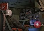 Standbild Crew Mitglied innerhalb einer Bergung HC-130H Südostasien, 1966, aus Sekunde 49 historischem Filmmaterial Videoclip 65675042965