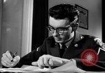 Standbild Armed Forces Network radio show hinter den Kulissen Europa, 1962, aus Sekunde 15 historischem Filmmaterial Videoclip 65675043028