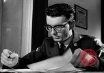 Standbild Armed Forces Network radio show hinter den Kulissen Europa, 1962, aus Sekunde 16 historischem Filmmaterial Videoclip 65675043028