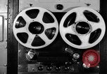 Standbild Armed Forces Network radio show hinter den Kulissen Europa, 1962, aus Sekunde 30 historischem Filmmaterial Videoclip 65675043028